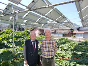 伊藤さん（右）と轟長野市監査委員（左）